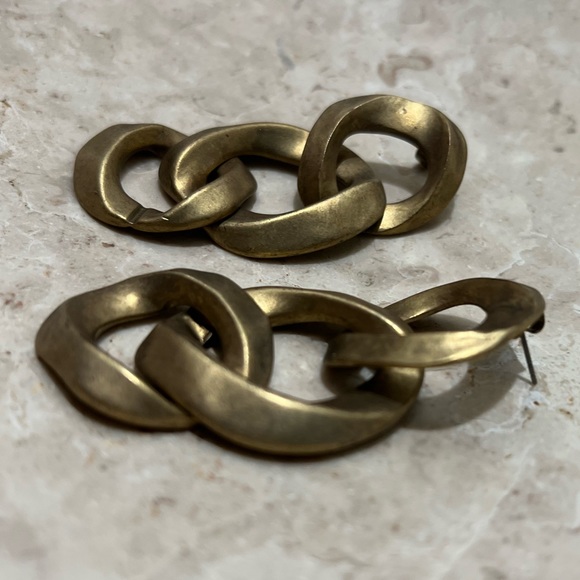 Zara Chain Link Earrings - Picture 3 of 5